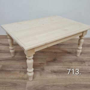 O. Raktáron Esztergált lábú kávé asztal 90x65x45 - új készítésű
