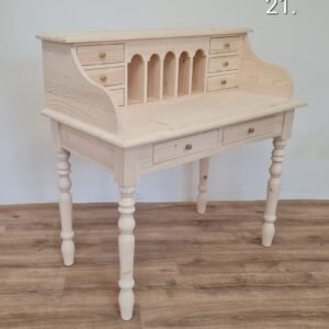 A. Raktáron Íróasztal 109x60x110 - új készítésű